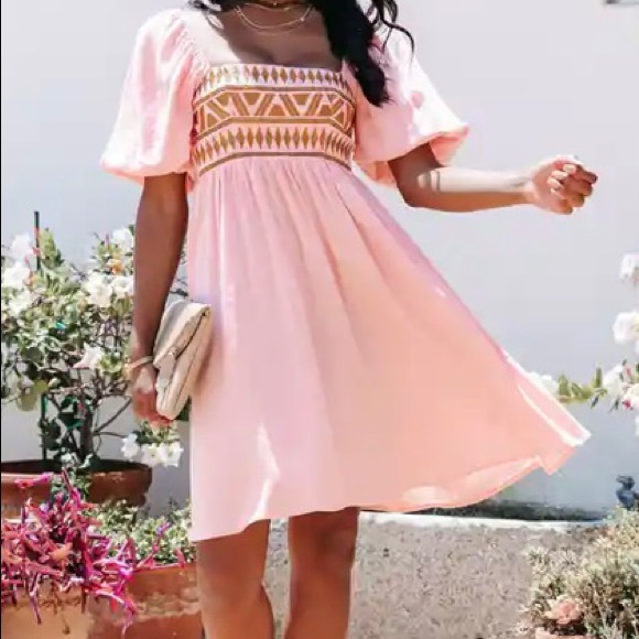 Vici Dresses & Skirts - Vici pink Emmy embroidered puff sleeve dress medium
